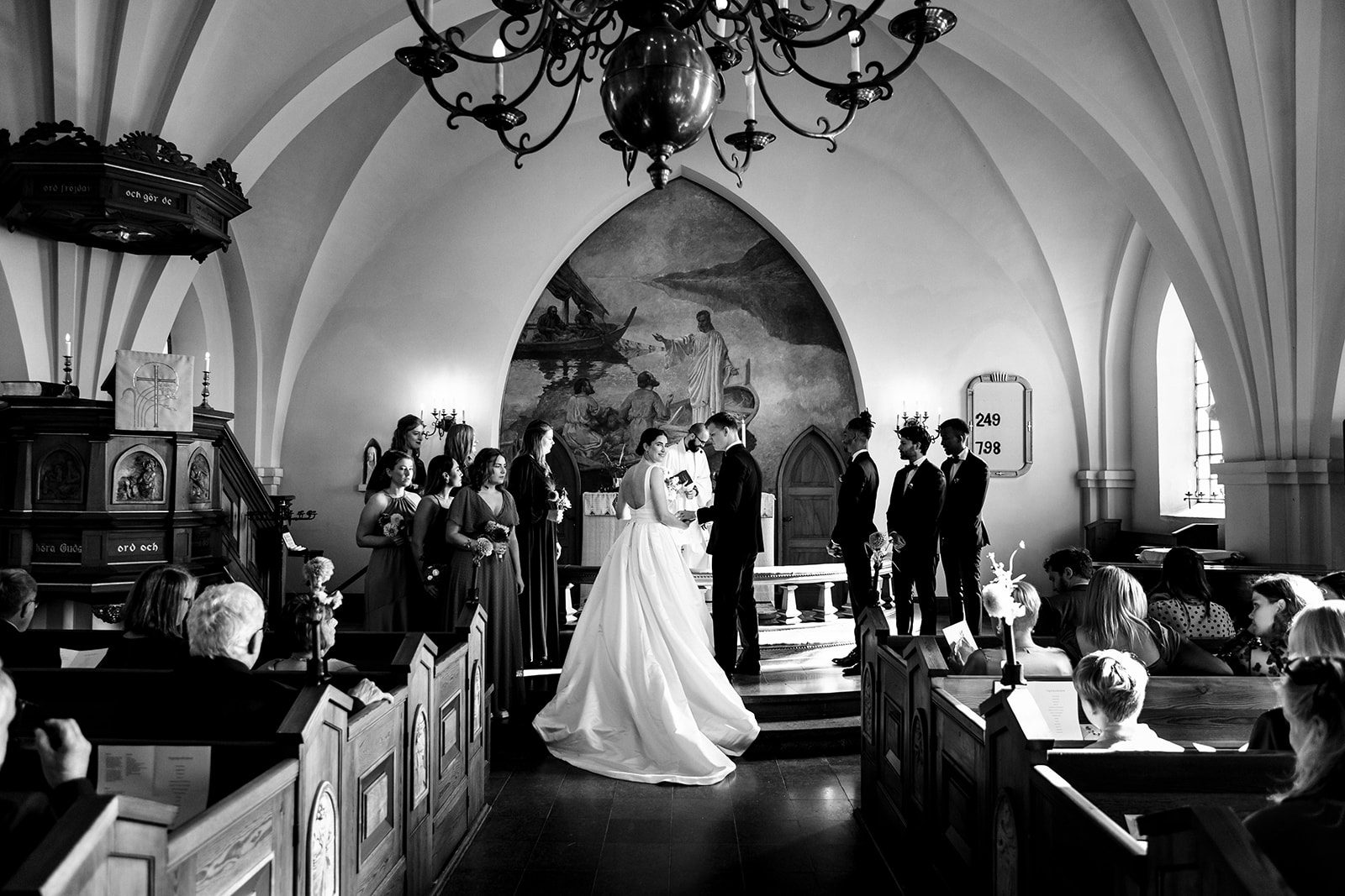 Bröllopspar dansar i restaurang Maritime, Grand Hôtel Mölle — dokumentär bröllopsfoto
